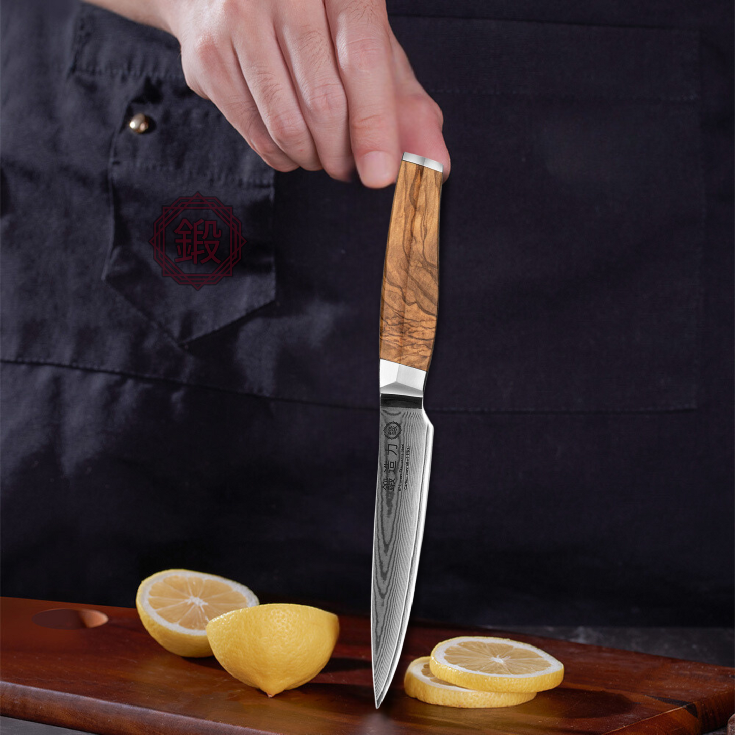 Utility OliveKüchenmesser mit Klinge aus Damaststahl und Griff aus Olivenholz, ideal für vielseitige Schneidaufgaben.